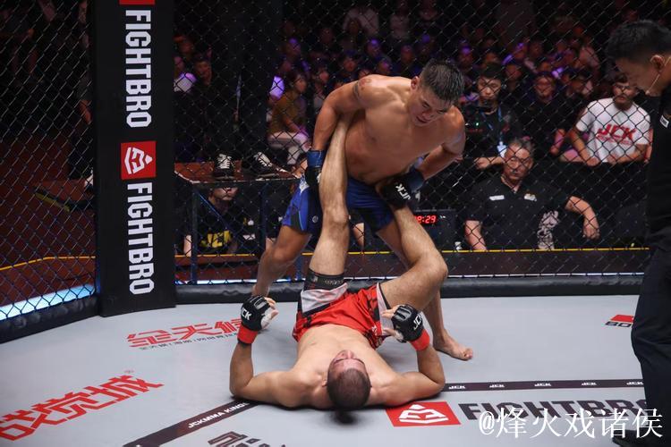 射手兄弟!卡姆-斯潘塞末节三分三连击,三分6中6砍下20分 射手兄弟!卡姆-斯潘塞末节三分三连击,三分6中6砍下20分