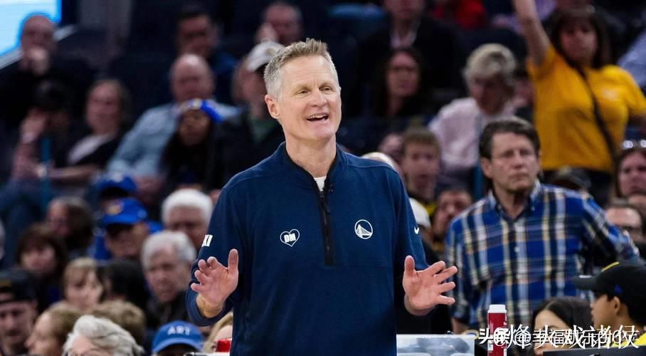 科尔谈梅尔顿：他的防守很出色，并且他决策果断&基本功扎实